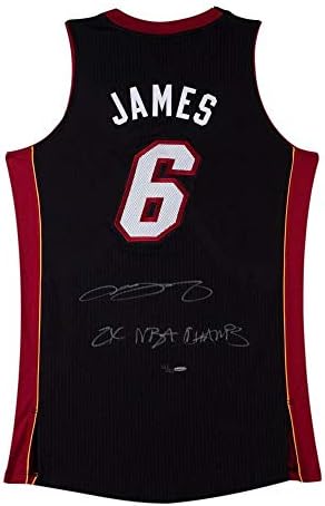 LeBron James İmzalı ve Yazılı “2x NBA Şampiyonu” Otantik Miami Heat Siyah Forması-Üst Güverte-İmzalı NBA Formaları