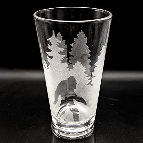 Ormanda YETİ Kazınmış Bira Bardağı / Büyük Ayak Yeti Sasquatch Avcıları ve Meraklıları için Harika Bir Hediye Fikri | Kişiselleştirilmiş!